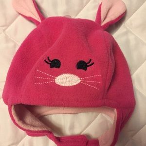 The children place hat 6/12 months